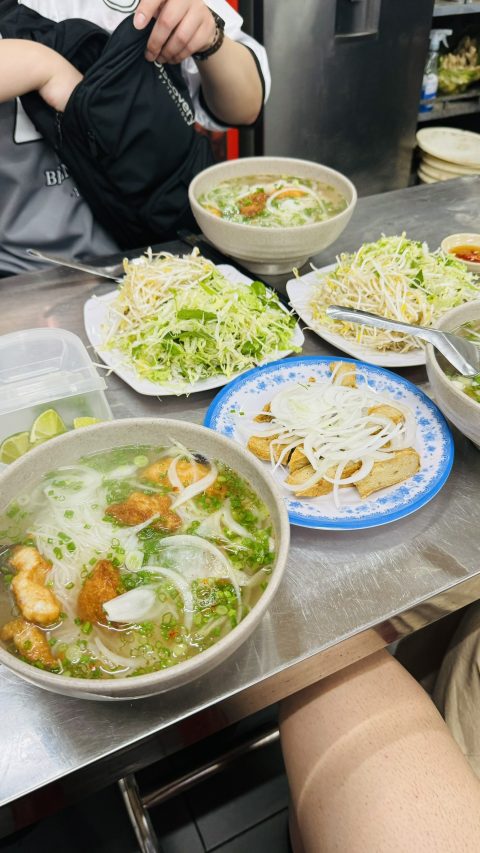 맛이 좋았던 쌀국수. 30분 넘게 걸어서 였을까