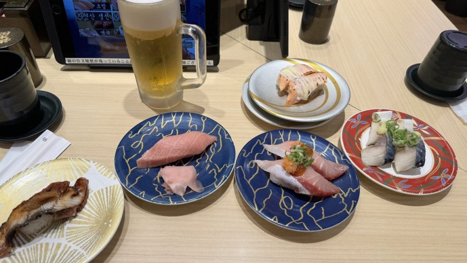 장어, 참치, 구은 연어, 청어초밥 등 다 기본은 하는 맛이었다.