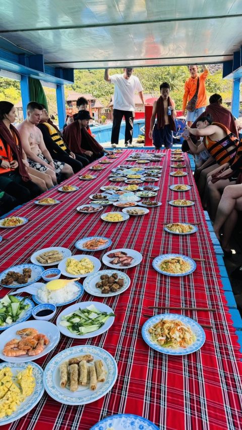 돌아가는 길, 선상에 깔린 식사. 적당하다.