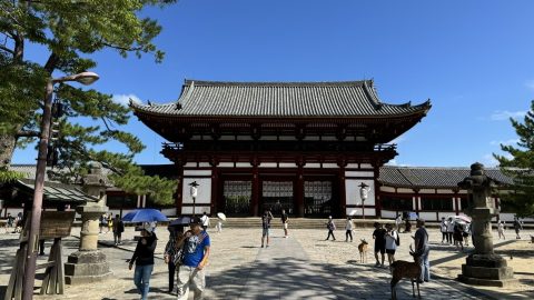 도다이지 정문. 덥다.