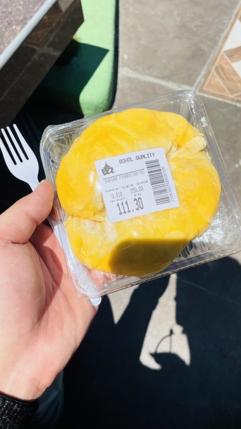 항구 근처에서 먹은 두리안