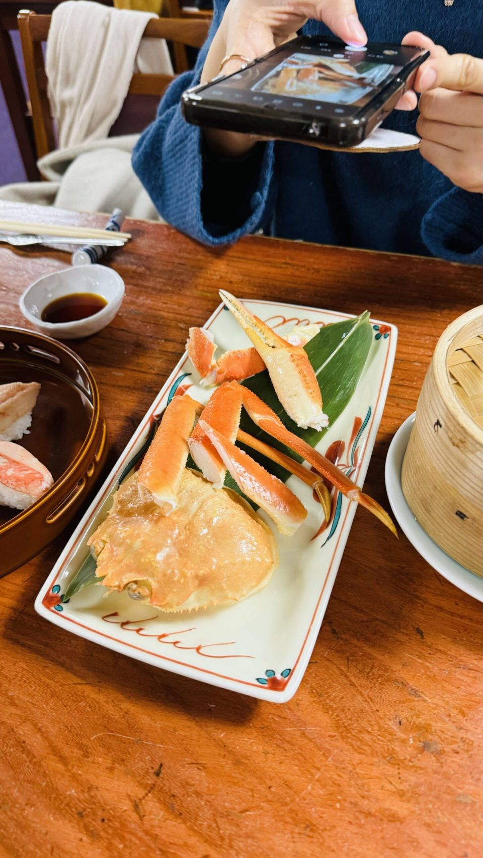 초밥에게 절반의 다리를 준 대게찜