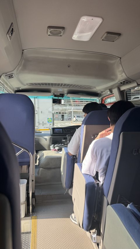 야하타역 앞에 주차되어 있는 케이블카 셔틀
