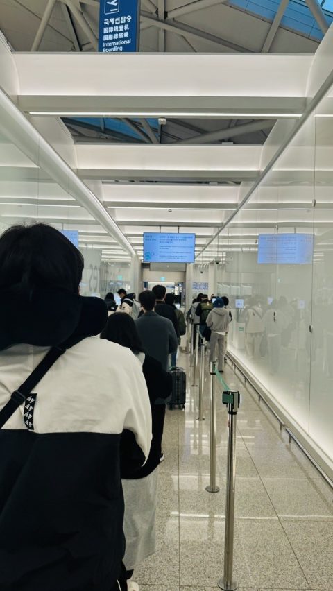 출국 수속, 생각보다 줄이 금방 줄어든다