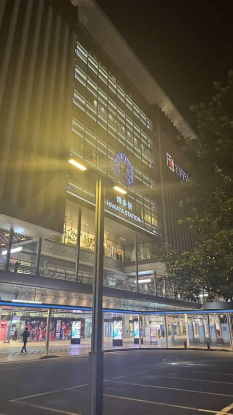 다 먹고 배 두들기며 찍은 하카타
