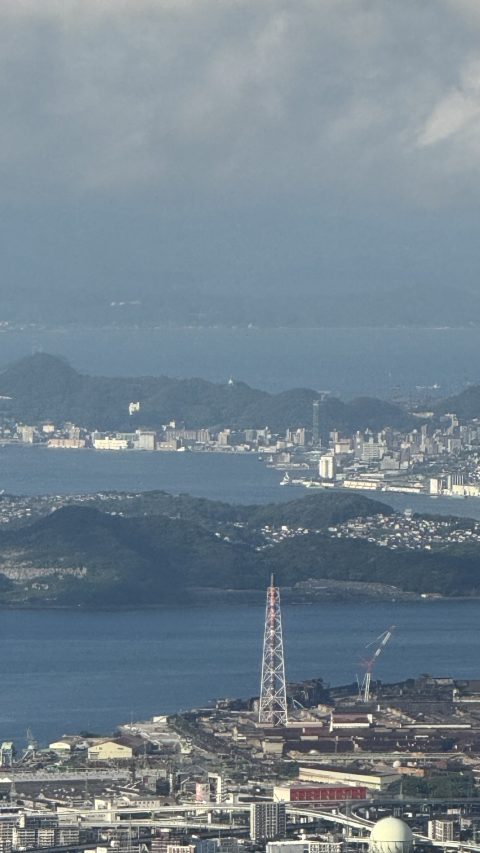 멀리 보이는 모지코 전망대, 그 우베 지역도 보인다.