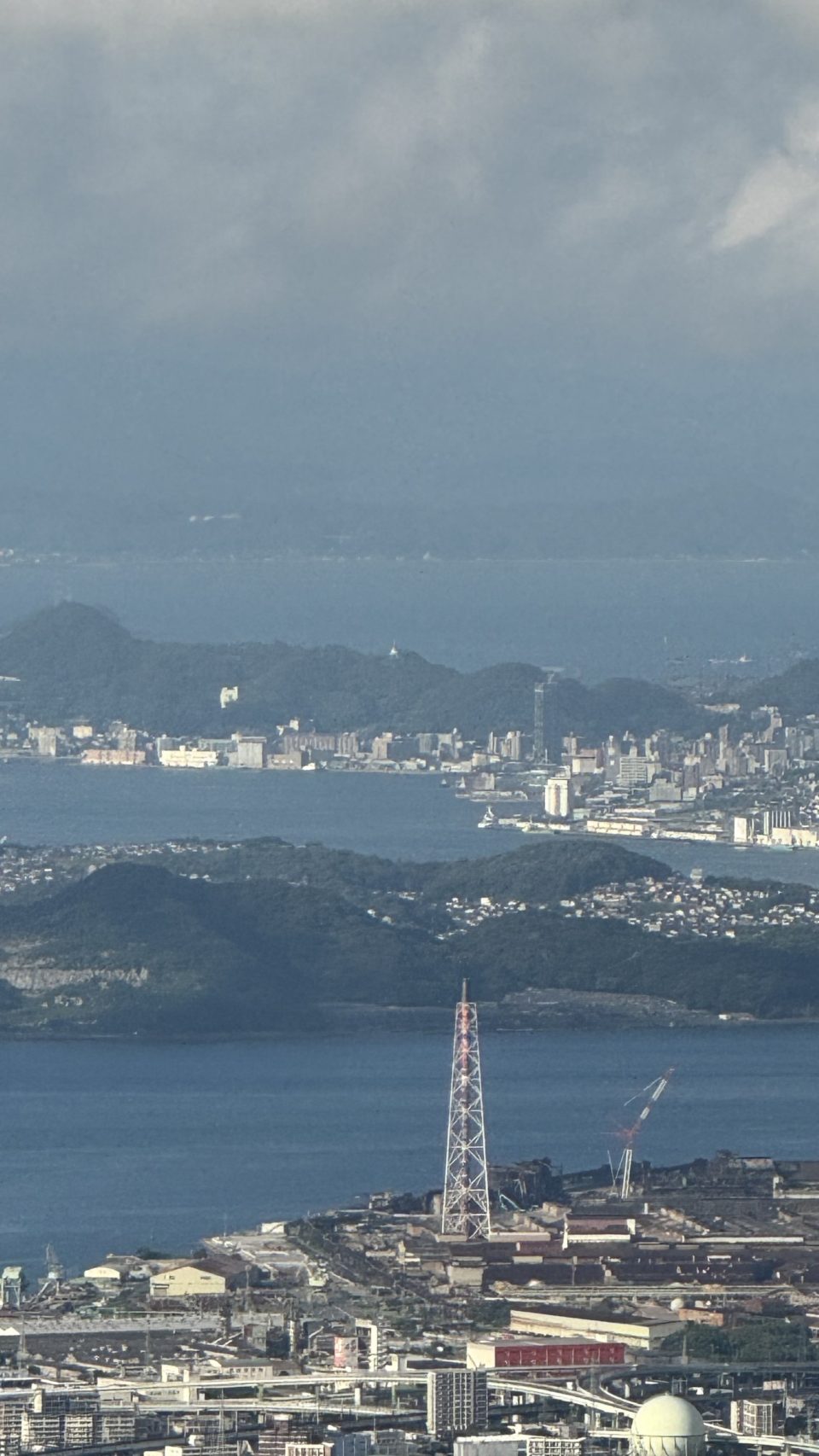 멀리 보이는 모지코 전망대, 그 우베 지역도 보인다.