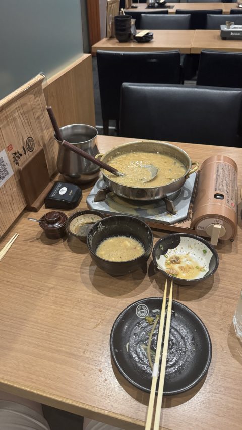 다먹은 모츠나베. 조금 느끼하면서도 무거운 국물맛이 일품이었다. 맛있게 먹으면 1,500kcal